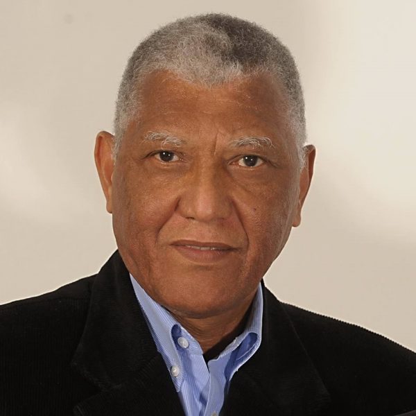 Ciclo de 37 anos se encerra para Luiz Armando Vaz no Grupo RBS Ciclo de 37 anos se encerra para Luiz Armando Vaz no Grupo RBS