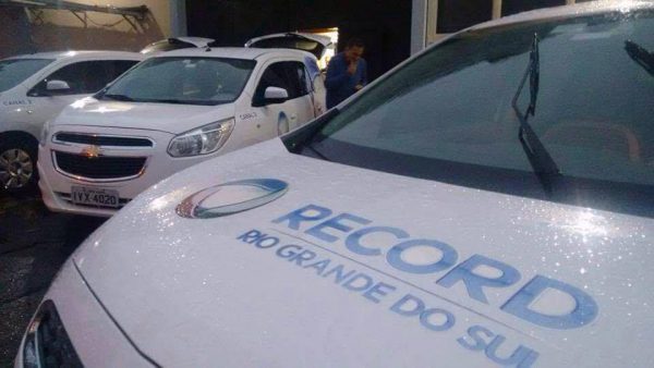 Equipe da TV Record é ameaçada durante reportagem investigativa Equipe da TV Record é ameaçada durante reportagem investigativa