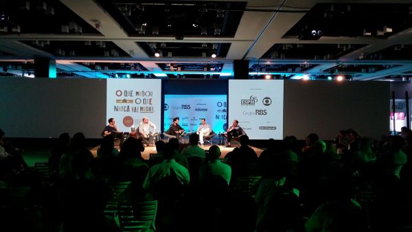 Palestrantes debatem uso de tecnologia na imagem publicitária Palestrantes debatem uso de tecnologia na imagem publicitária