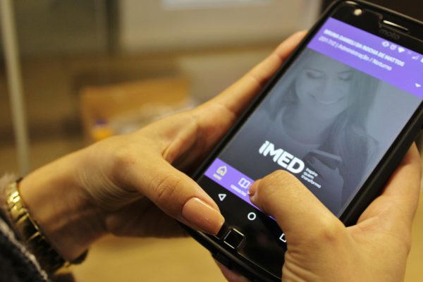 Aplicativo da Imed permite que alunos e professores se comuniquem Aplicativo da Imed permite que alunos e professores se comuniquem
