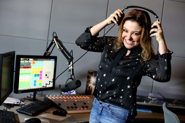 FM 102.3 é a nova casa de Sara Bodowsky FM 102.3 é a nova casa de Sara Bodowsky