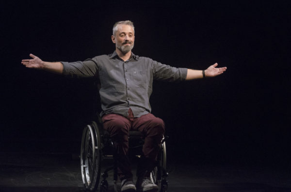 Publicitário Luciano Mallmann volta à cena com espetáculo "Ícaro" Publicitário Luciano Mallmann volta à cena com espetáculo "Ícaro"