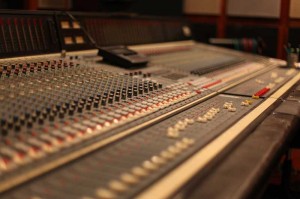 Projeto amplia prazo para renovar outorgas de rádio e TV Projeto amplia prazo para renovar outorgas de rádio e TV