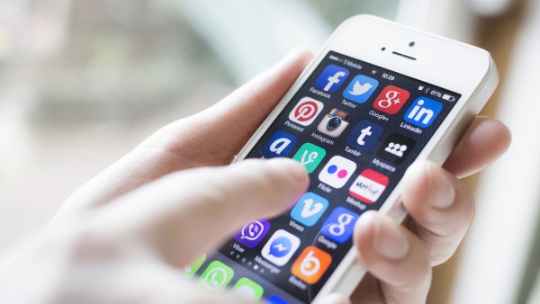 Redes sociais superam sites no atendimento ao cliente Redes sociais superam sites no atendimento ao cliente