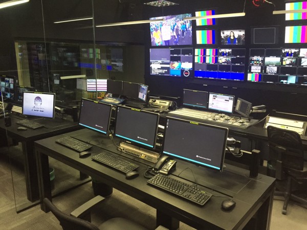 RBS TV está com nova sala de controle de estúdio RBS TV está com nova sala de controle de estúdio