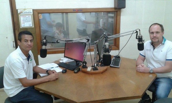 Atração matinal leva informação aos ouvintes da região de Ijuí Atração matinal leva informação aos ouvintes da região de Ijuí