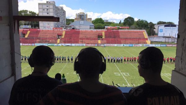 Rádio da UFSM aposta em narração de futebol americano Rádio da UFSM aposta em narração de futebol americano