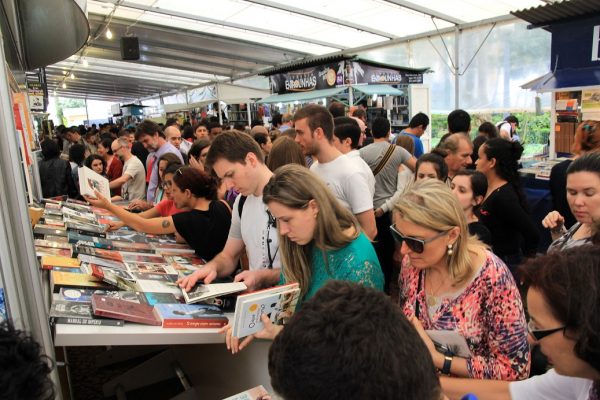 TVE e FM Cultura também estão na Feira do Livro TVE e FM Cultura também estão na Feira do Livro