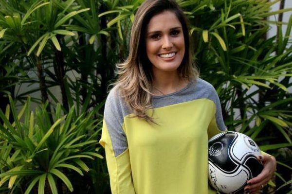 Kelly Costa se manifesta sobre episódio que envolve técnico colorado Kelly Costa se manifesta sobre episódio que envolve técnico colorado