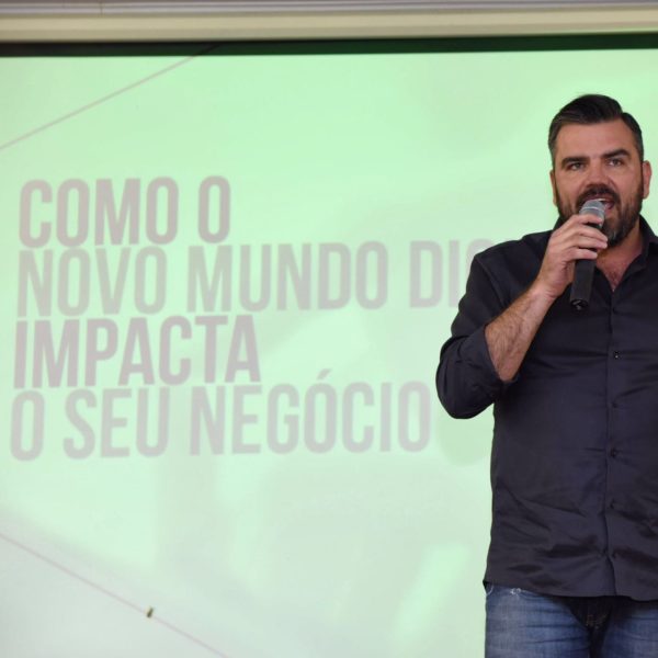 Porã está à frente de mudanças na programação da rádio Unisinos Porã está à frente de mudanças na programação da rádio Unisinos