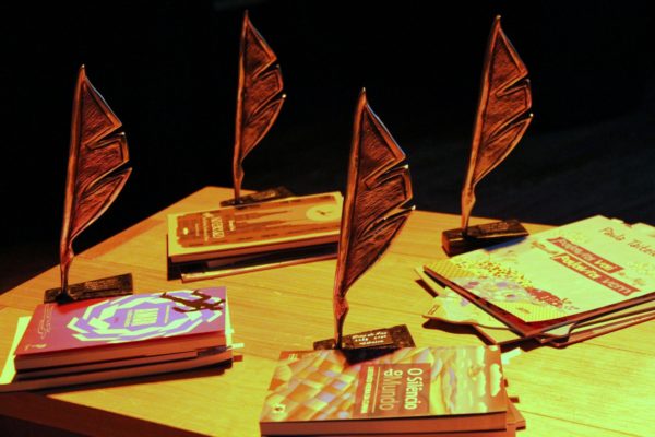 Vencedores do Prêmio Ages Livro do Ano 2017 são anunciados Vencedores do Prêmio Ages Livro do Ano 2017 são anunciados