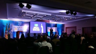 Primeiro painel da tarde traz estudos sobre fim do sinal analógico de TV aberta no Brasil Primeiro painel da tarde traz estudos sobre fim do sinal analógico de TV aberta no Brasil