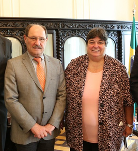 Sartori recebe nova representante do Ministério de Relações Exteriores no Estado Sartori recebe nova representante do Ministério de Relações Exteriores no Estado