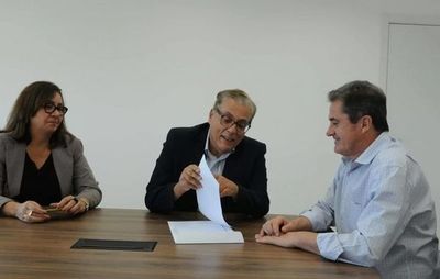 ARI entrega carta #deixaelatrabalhar na FGF ARI entrega carta #deixaelatrabalhar na FGF