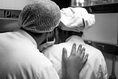 Alunas da Agência J registram assédio sexual em cozinhas de Porto Alegre Alunas da Agência J registram assédio sexual em cozinhas de Porto Alegre