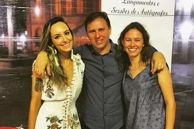 Livro de crônicas é organizado por docente da Universidade Franciscana Livro de crônicas é organizado por docente da Universidade Franciscana