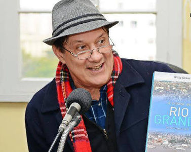 Escritor e jornalista morre vítima de câncer Escritor e jornalista morre vítima de câncer