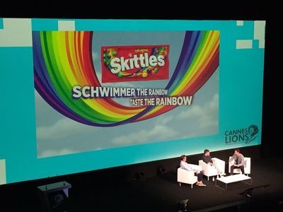 Cannes: Painel apresenta case de anúncio para uma só pessoa que conquistou os EUA Cannes: Painel apresenta case de anúncio para uma só pessoa que conquistou os EUA