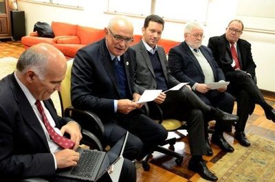 Universidades unem esforços para fomentar a inovação em Porto Alegre Universidades unem esforços para fomentar a inovação em Porto Alegre