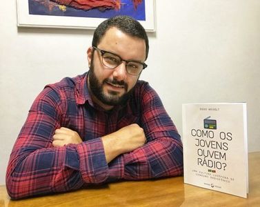 Livro sobre consumo radiofônico jovem chega à segunda edição Livro sobre consumo radiofônico jovem chega à segunda edição
