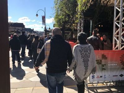 Gramado segue com movimentação de turistas no último dia de Festival Gramado segue com movimentação de turistas no último dia de Festival