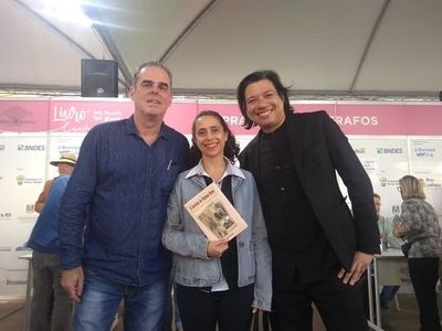 Editora Versus realiza encontro com jornalistas e escritores Editora Versus realiza encontro com jornalistas e escritores