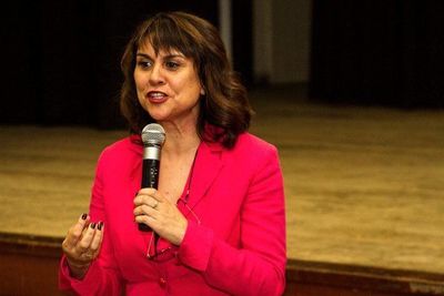 Professora do IPA apresenta artigo em Paris Professora do IPA apresenta artigo em Paris