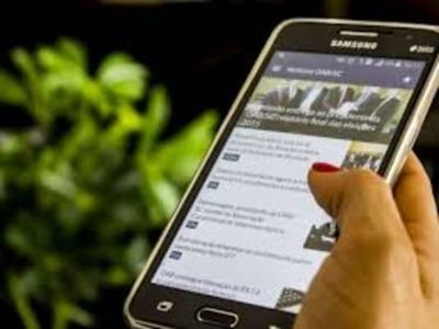 Pesquisa com jovens aponta que 80% busca informações no celular Pesquisa com jovens aponta que 80% busca informações no celular
