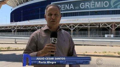 "Muito obrigado, RBS", diz Julio Cesar Santos ao se aposentar "Muito obrigado, RBS", diz Julio Cesar Santos ao se aposentar