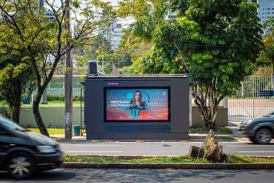 Primeiras bancas com tecnologia LED em Porto Alegre são da Sinergy Primeiras bancas com tecnologia LED em Porto Alegre são da Sinergy