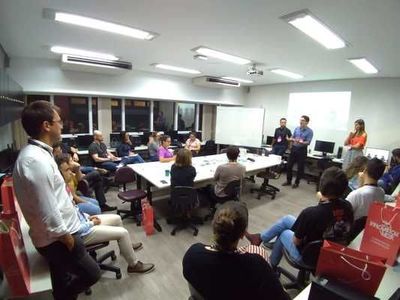 Participantes aprendem a resolver problemas empresariais por meio de jogos Participantes aprendem a resolver problemas empresariais por meio de jogos