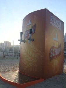 VOE Ideias coloca chuveiro gigante na beira-mar de Capão da Canoa VOE Ideias coloca chuveiro gigante na beira-mar de Capão da Canoa