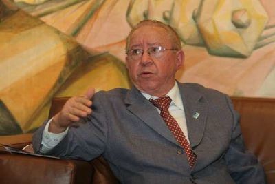 João Firme de Oliveira: Viajante inverterado João Firme de Oliveira: Viajante inverterado