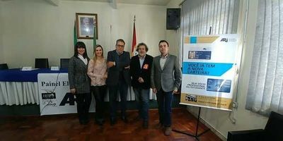 "Nosso projeto é a revolução socialista", enfatiza Julio Flores "Nosso projeto é a revolução socialista", enfatiza Julio Flores