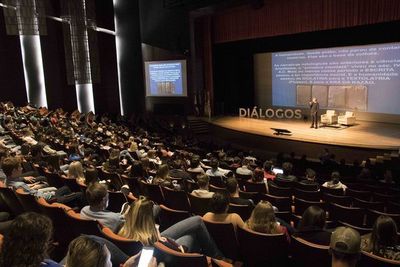 Carlos Gerbase contextualiza linguagem cinematográfica em palestra na Univates Carlos Gerbase contextualiza linguagem cinematográfica em palestra na Univates