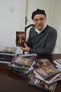 Jornalista da UFSM estreia na literatura com romance Jornalista da UFSM estreia na literatura com romance