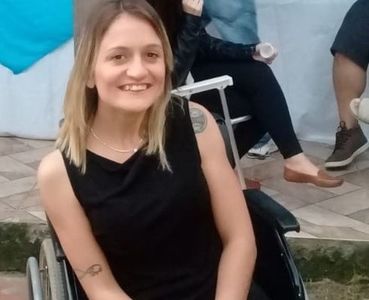 Aluna cadeirante de PP da Ufrgs cria vaquinha online para comprar triciclo elétrico Aluna cadeirante de PP da Ufrgs cria vaquinha online para comprar triciclo elétrico