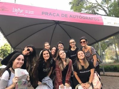 Alunos da ESPM-Sul produzem conteúdos para redes sociais da Feira do Livro Alunos da ESPM-Sul produzem conteúdos para redes sociais da Feira do Livro