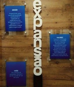 Revista Expansão RS recebe Troféu Mérito Lojista Revista Expansão RS recebe Troféu Mérito Lojista
