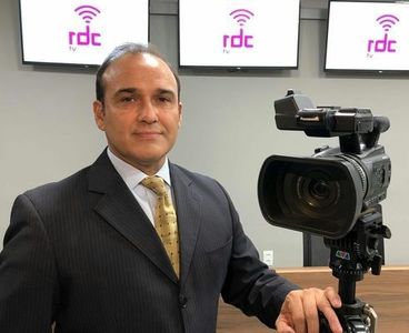 Ricardo Azeredo será apresentador fixo do 'Cruzando as Conversas', na RDC TV Ricardo Azeredo será apresentador fixo do 'Cruzando as Conversas', na RDC TV