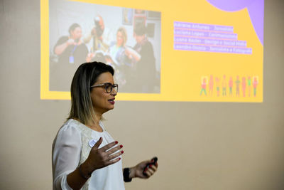 Coordenadora de Comunicação da Prefeitura de Venâncio Aires palestra na Unicruz