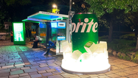 Iniciativa mais recente é uma lata gigante de refrigerante em parceria com Sprite