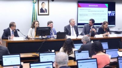 Uso de inteligncia artificial generativa  alertado pela Fenaj no Jornalismo